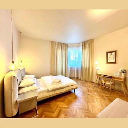 City Center Unirii Square Private Rooms With City View - Shared Amenities 부쿠레슈티 외부 사진
